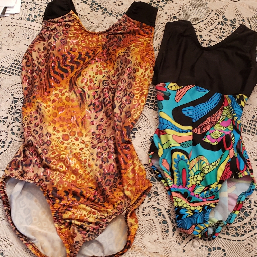 2 kids are  Leotards